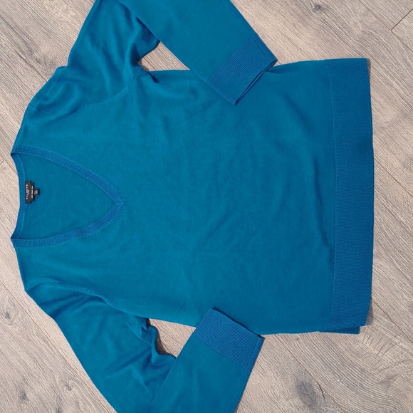 Talbots Sweaters - Talbots 100% merino wool cerulean v-neck sweater